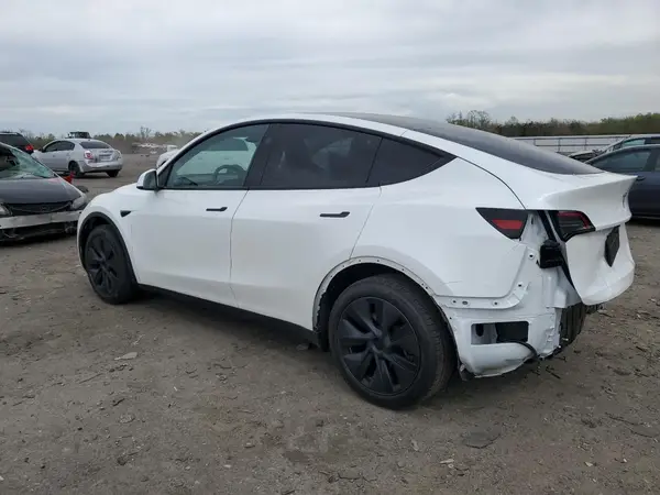 7SAYGDED5SF241318 2025 TESLA MODEL Y - Image 2