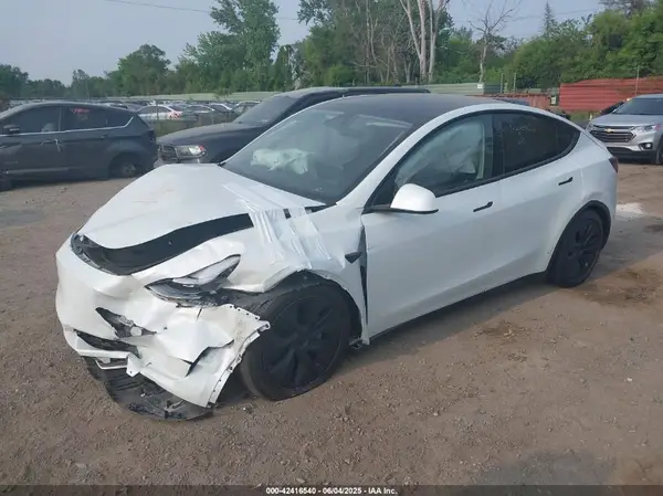 7SAYGDED5SF244428 2025 TESLA MODEL Y - Image 2
