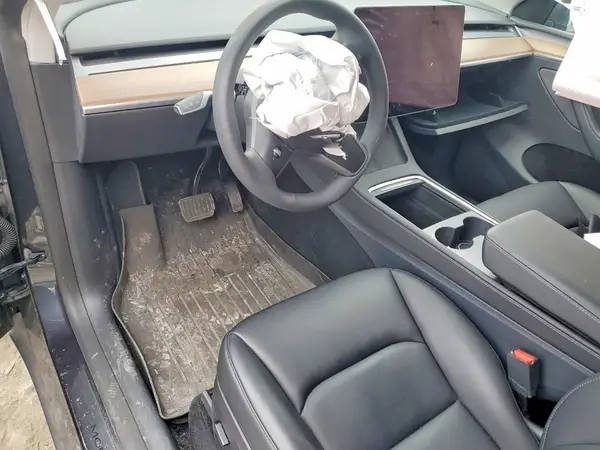 7SAYGDED5SF250939 2025 TESLA MODEL Y - Image 8