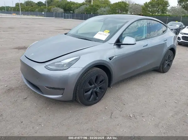 7SAYGDED5SF257258 2025 TESLA MODEL Y - Image 2