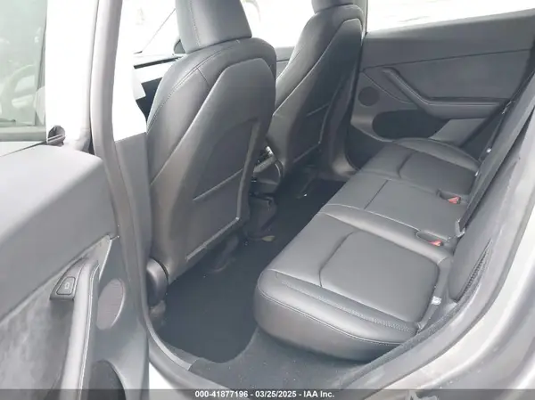 7SAYGDED5SF257258 2025 TESLA MODEL Y - Image 8
