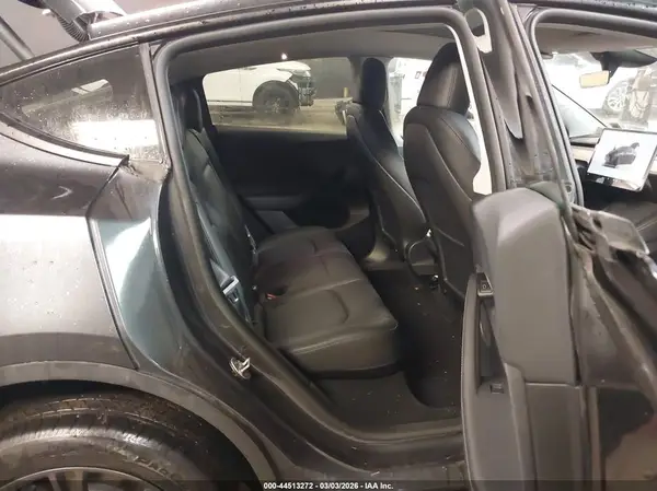 7SAYGDED5SF271211 2025 TESLA MODEL Y - Image 8