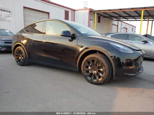 7SAYGDED5SF281818 2025 TESLA MODEL Y - Image 1