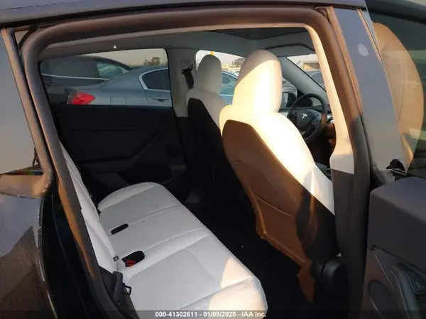 7SAYGDED5SF281818 2025 TESLA MODEL Y - Image 8