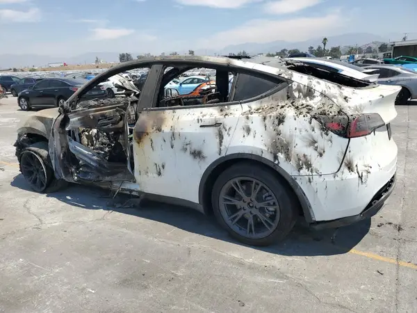 7SAYGDED5SF313117 2025 TESLA MODEL Y - Image 2