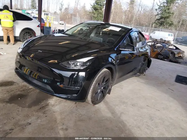 7SAYGDED5SF317278 2025 TESLA MODEL Y - Image 2
