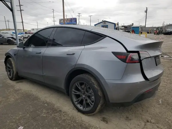 7SAYGDED5SF318706 2025 TESLA MODEL Y - Image 2