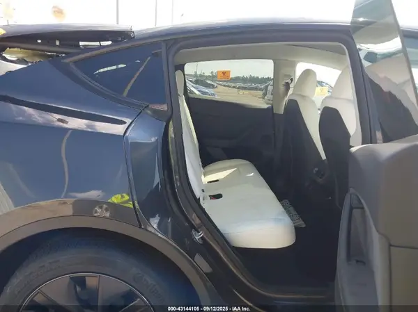 7SAYGDED5SF321430 2025 TESLA MODEL Y - Image 8