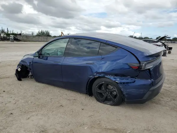 7SAYGDED5TA415726 2026 TESLA MODEL Y - Image 2