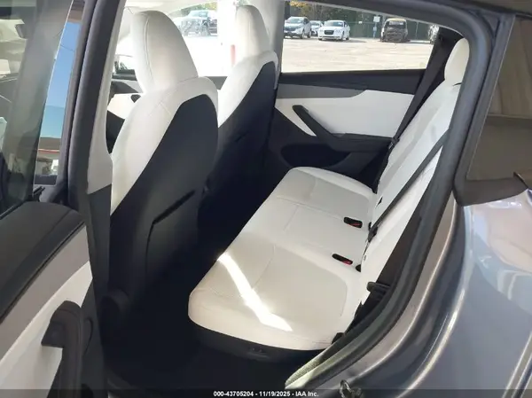 7SAYGDED5TA418948 2026 TESLA MODEL Y - Image 8