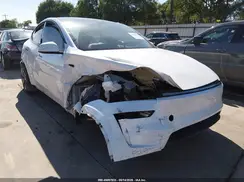 7SAYGDED5TA442845 2026 TESLA MODEL Y