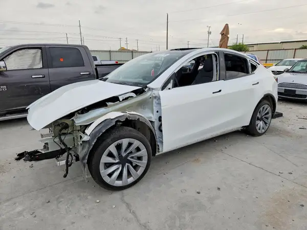 7SAYGDED5TA588629 2026 TESLA MODEL Y - Image 1