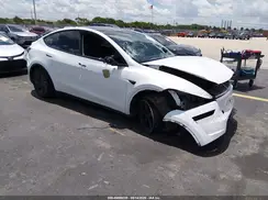 7SAYGDED5TF379538 2026 TESLA MODEL Y