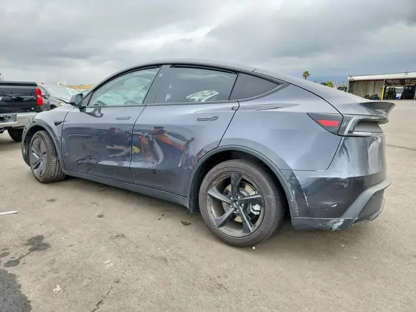 7SAYGDED5TF380074 2026 TESLA MODEL Y - Image 2