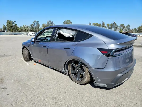 7SAYGDED5TF390975 2026 TESLA MODEL Y - Image 2