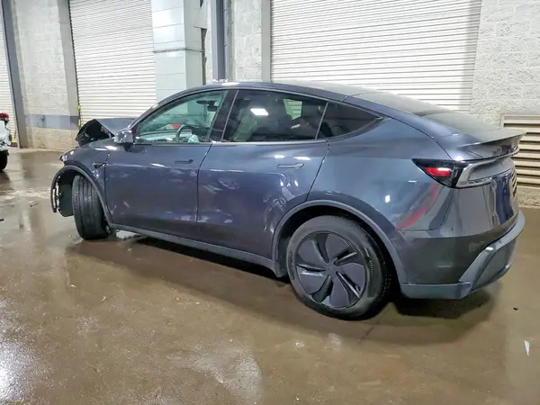 7SAYGDED5TF397635 2026 TESLA MODEL Y - Image 2