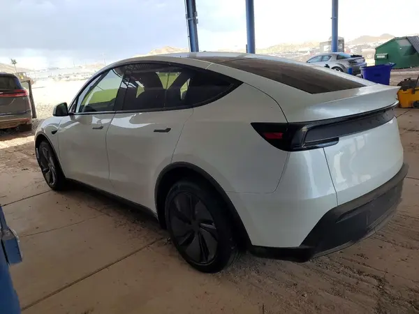 7SAYGDED5TF404339 2026 TESLA MODEL Y - Image 2