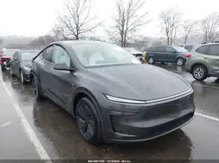7SAYGDED5TF423778 2026 TESLA MODEL Y