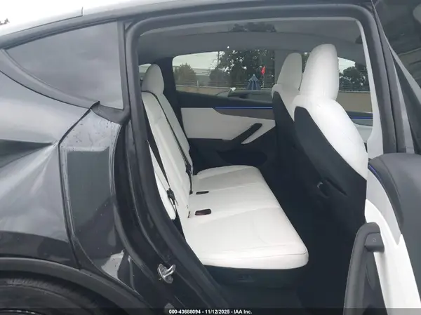 7SAYGDED5TF429421 2026 TESLA MODEL Y - Image 8