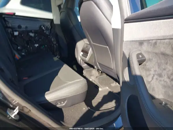 7SAYGDED5TF431279 2026 TESLA MODEL Y - Image 8