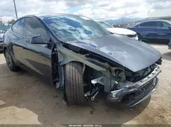 7SAYGDED5TF568352 2026 TESLA MODEL Y