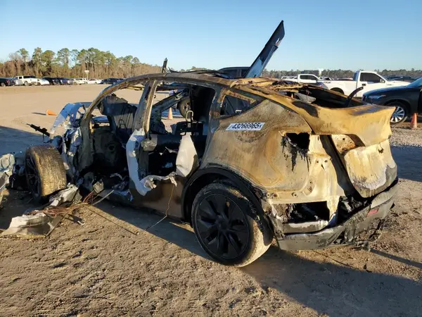 7SAYGDED6RA324943 2024 TESLA MODEL Y - Image 2