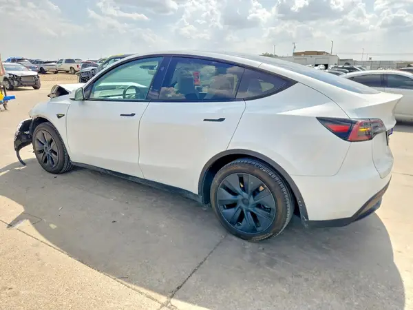 7SAYGDED6RA325154 2024 TESLA MODEL Y - Image 2