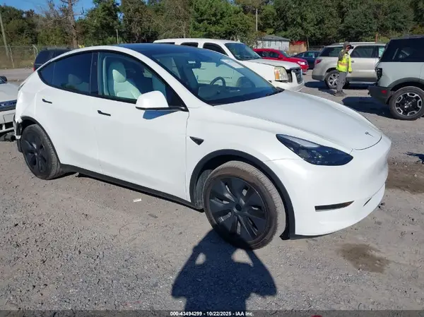 7SAYGDED6RA325431 2024 TESLA MODEL Y - Image 1