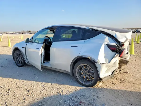 7SAYGDED6RA334582 2024 TESLA MODEL Y - Image 2