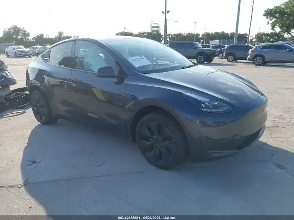 7SAYGDED6RA334775 2024 TESLA MODEL Y - Image 1