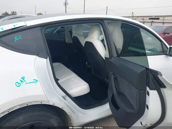 7SAYGDED6RA336395 2024 TESLA MODEL Y - Image 8