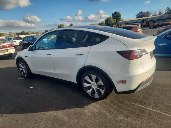7SAYGDED6RF010602 2024 TESLA MODEL Y - Image 2