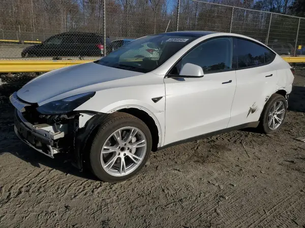 7SAYGDED6RF027481 2024 TESLA MODEL Y - Image 1