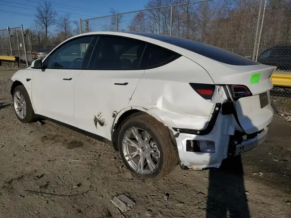 7SAYGDED6RF027481 2024 TESLA MODEL Y - Image 2