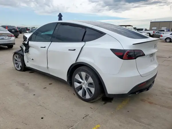 7SAYGDED6RF040196 2024 TESLA MODEL Y - Image 2