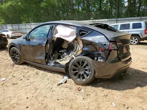 7SAYGDED6RF042921 2024 TESLA MODEL Y - Image 2