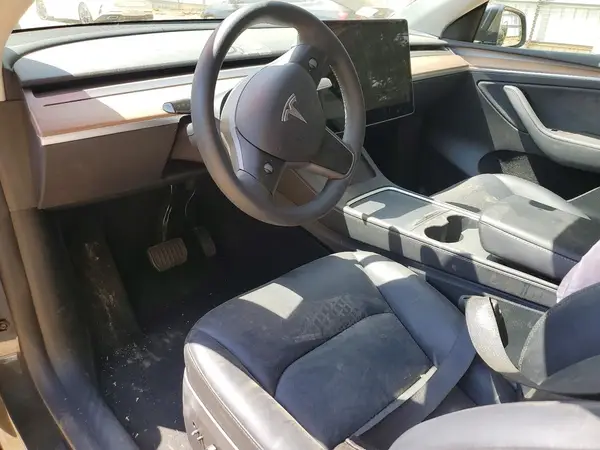 7SAYGDED6RF042921 2024 TESLA MODEL Y - Image 8
