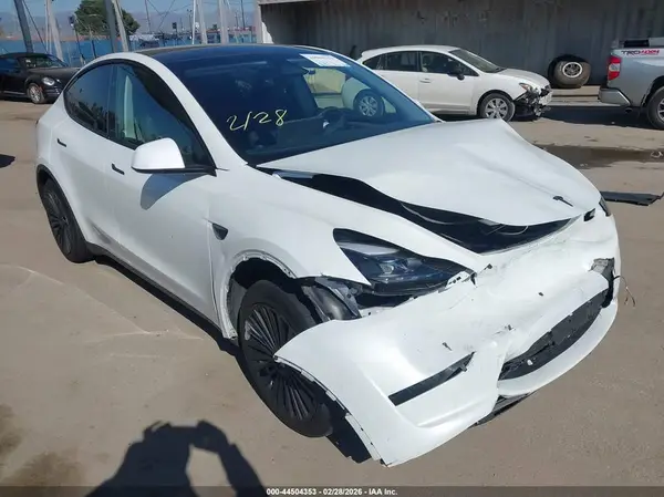 7SAYGDED6RF087213 2024 TESLA MODEL Y - Image 1