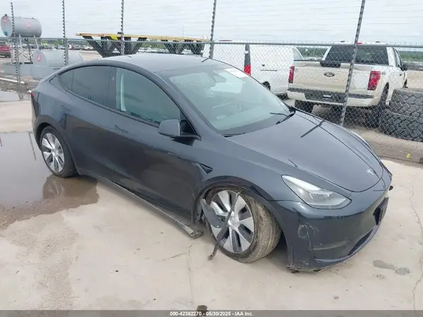 7SAYGDED6RF092556 2024 TESLA MODEL Y - Image 1