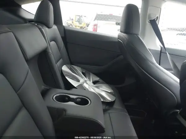 7SAYGDED6RF092556 2024 TESLA MODEL Y - Image 8