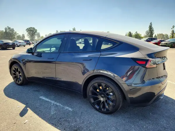 7SAYGDED6RF096123 2024 TESLA MODEL Y - Image 2