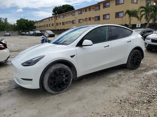 7SAYGDED6RF098213 2024 TESLA MODEL Y - Image 1