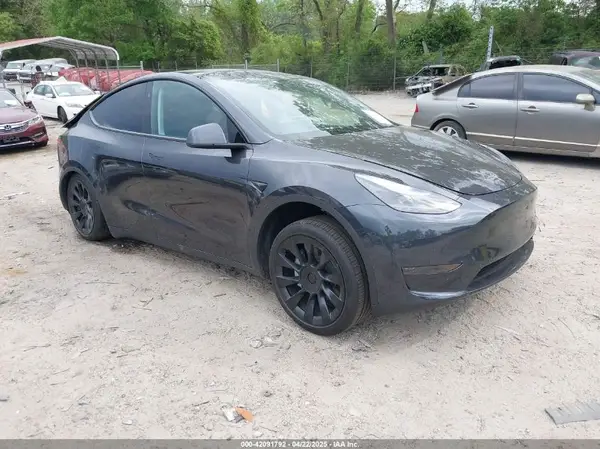 7SAYGDED6RF098275 2024 TESLA MODEL Y - Image 1