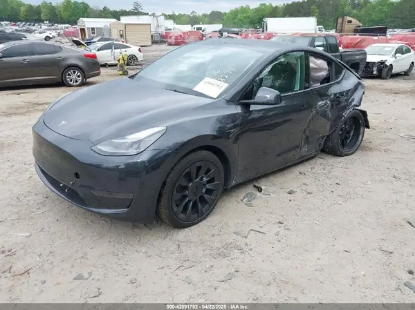 7SAYGDED6RF098275 2024 TESLA MODEL Y - Image 2