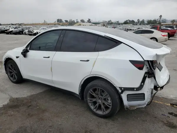 7SAYGDED6RF101045 2024 TESLA MODEL Y - Image 2