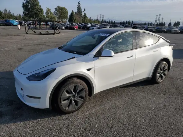 7SAYGDED6RF110635 2024 TESLA MODEL Y - Image 1