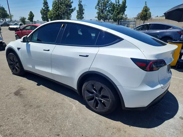7SAYGDED6RF118878 2024 TESLA MODEL Y - Image 2