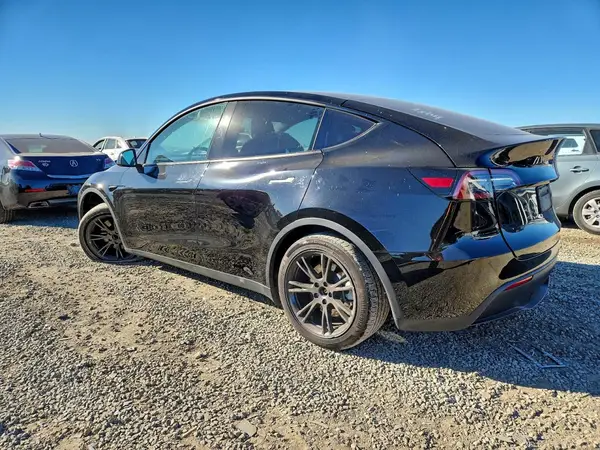 7SAYGDED6RF127435 2024 TESLA MODEL Y - Image 2