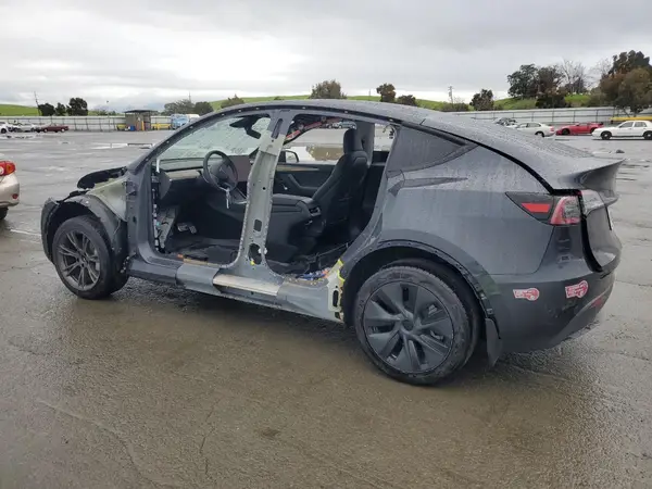 7SAYGDED6RF131193 2024 TESLA MODEL Y - Image 2