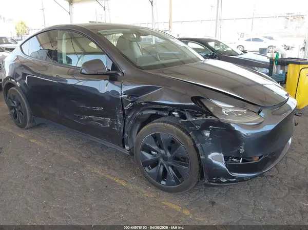 7SAYGDED6RF132764 2024 TESLA MODEL Y - Image 1
